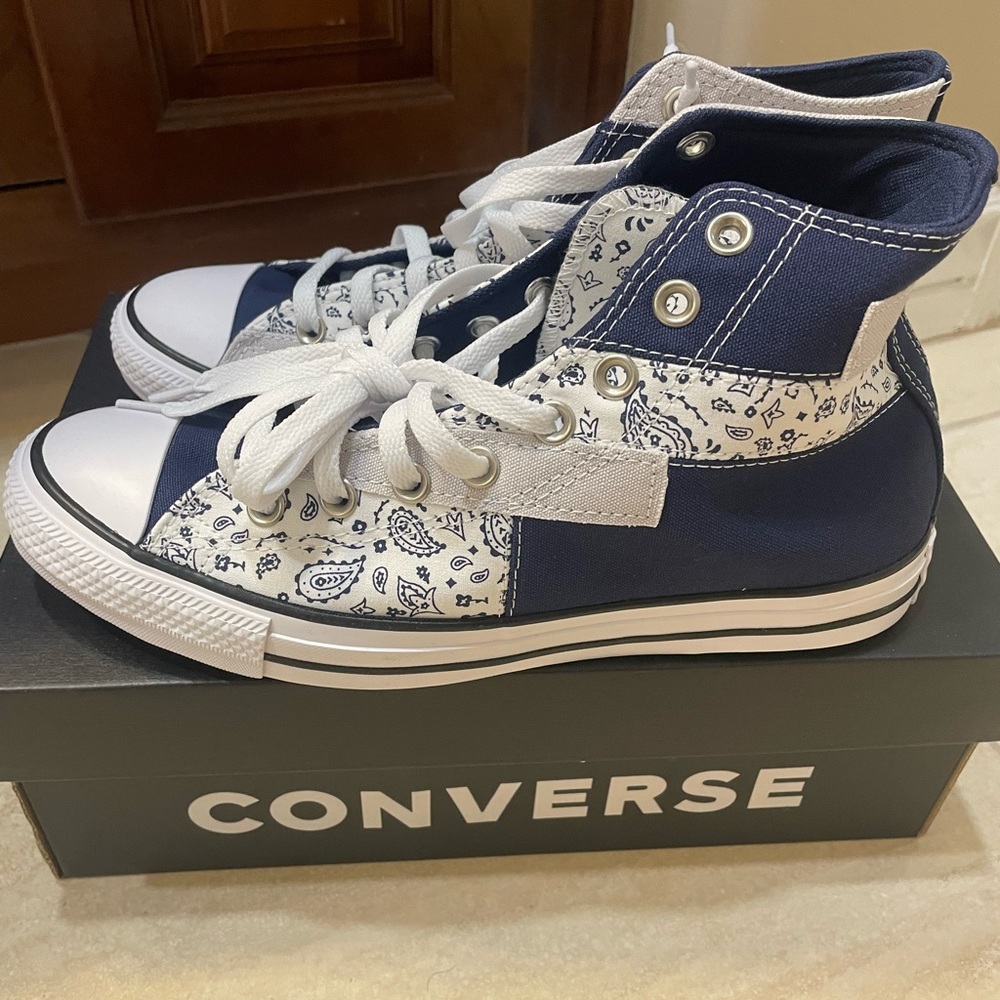 New. Converse 8.5 men’s 10.5 women’s.
Retail $89. Sale $28.
